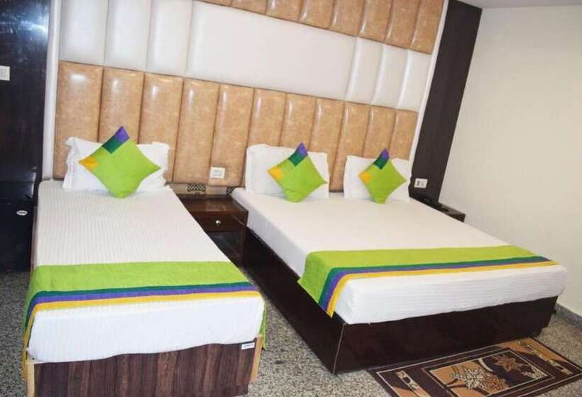 בית מלון כפרי The Paramont, Delhi