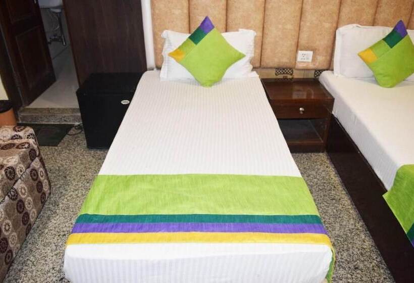 בית מלון כפרי The Paramont, Delhi