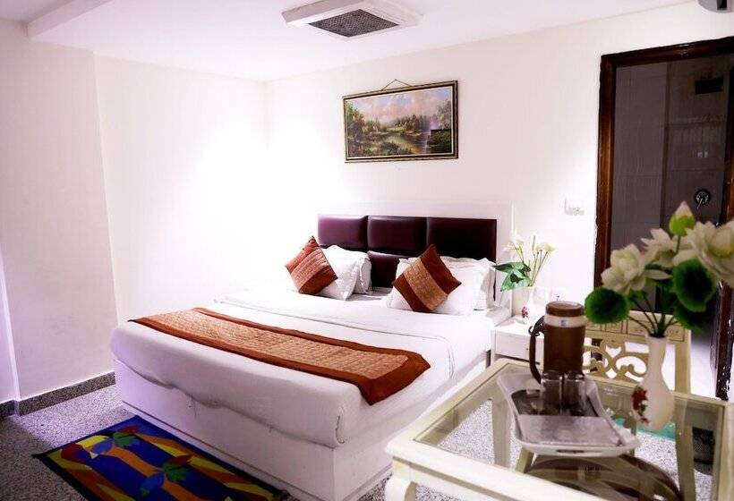 בית מלון כפרי The Paramont, Delhi