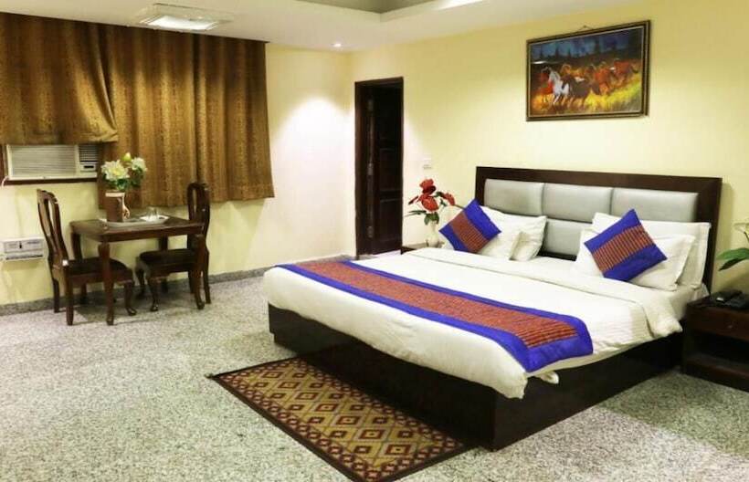 בית מלון כפרי The Paramont, Delhi