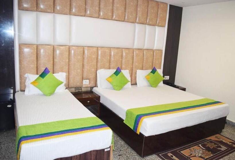 בית מלון כפרי The Paramont, Delhi