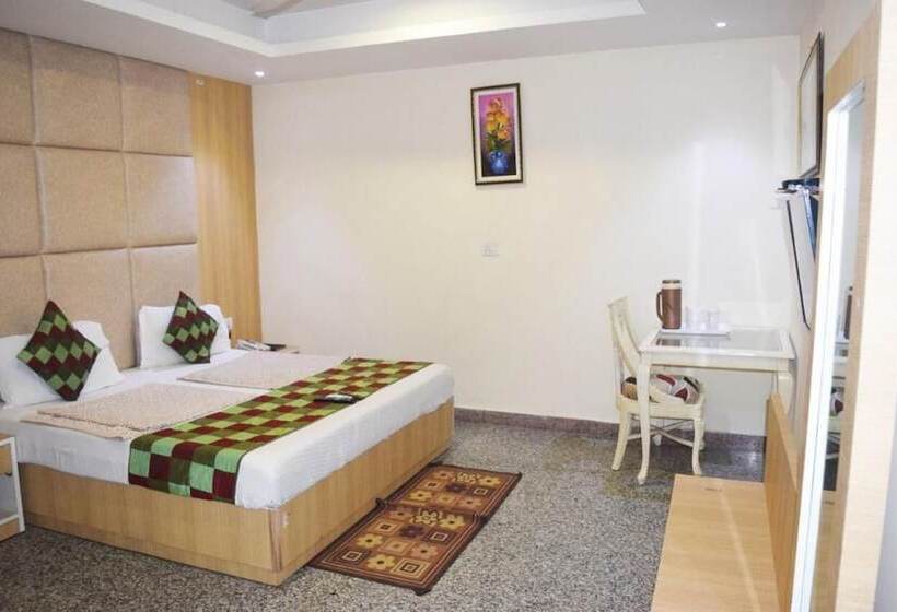 בית מלון כפרי The Paramont, Delhi