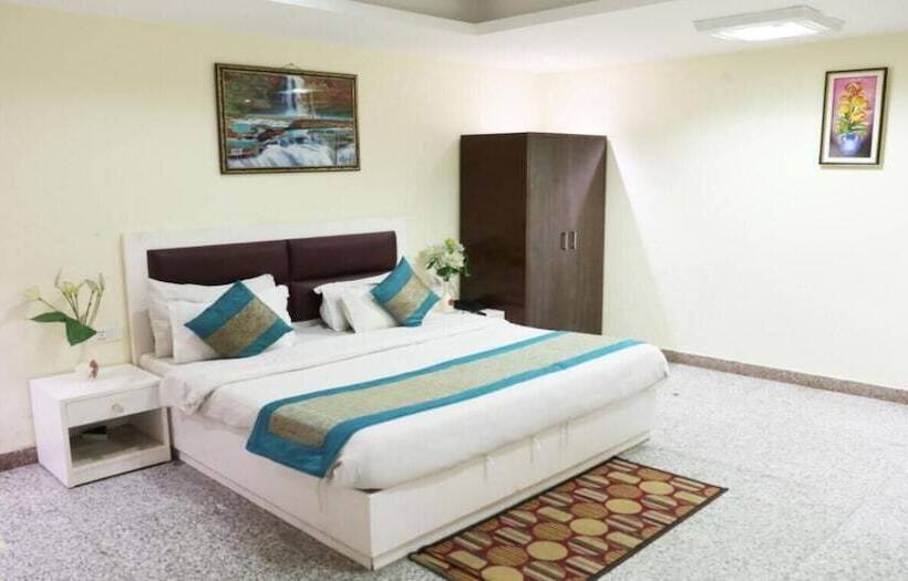 בית מלון כפרי The Paramont, Delhi