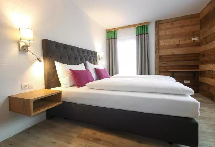 Kia Ora Hotel Restaurant