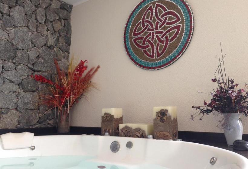 استراحتگاه Careyes Villa De Mar & Spa