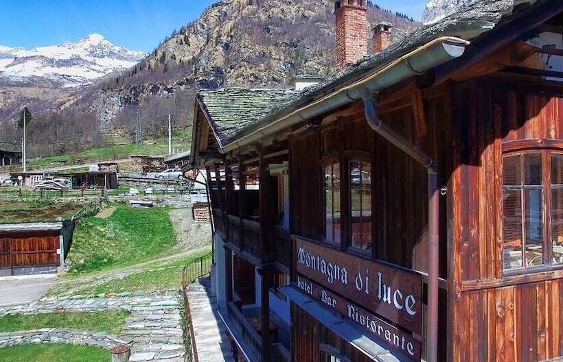 فندق Albergo Montagna Di Luce