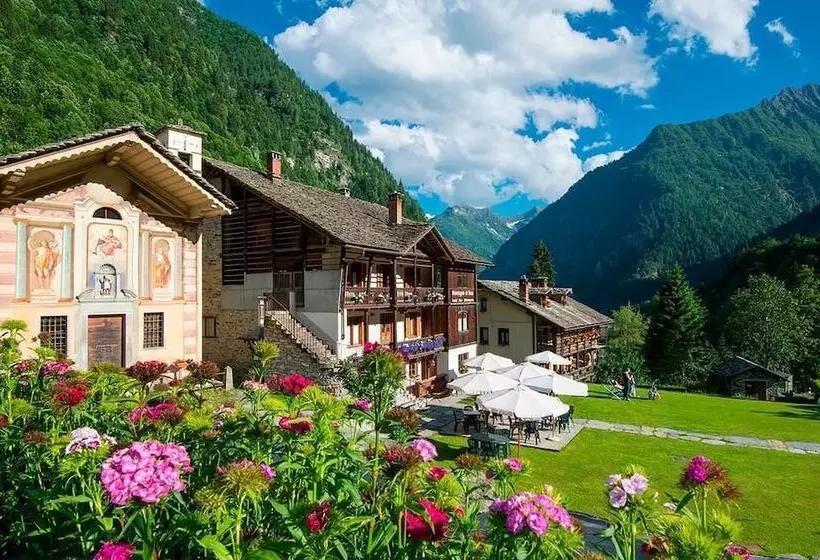 Hotelli Albergo Montagna Di Luce