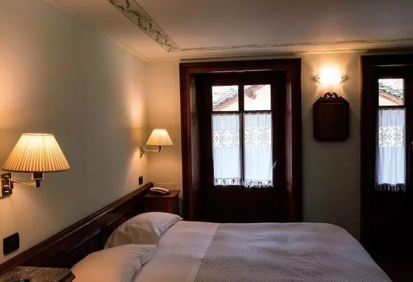 Hotelli Albergo Montagna Di Luce