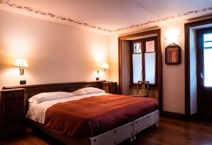 Hotelli Albergo Montagna Di Luce