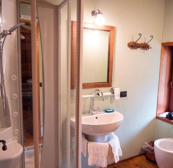 فندق Albergo Montagna Di Luce