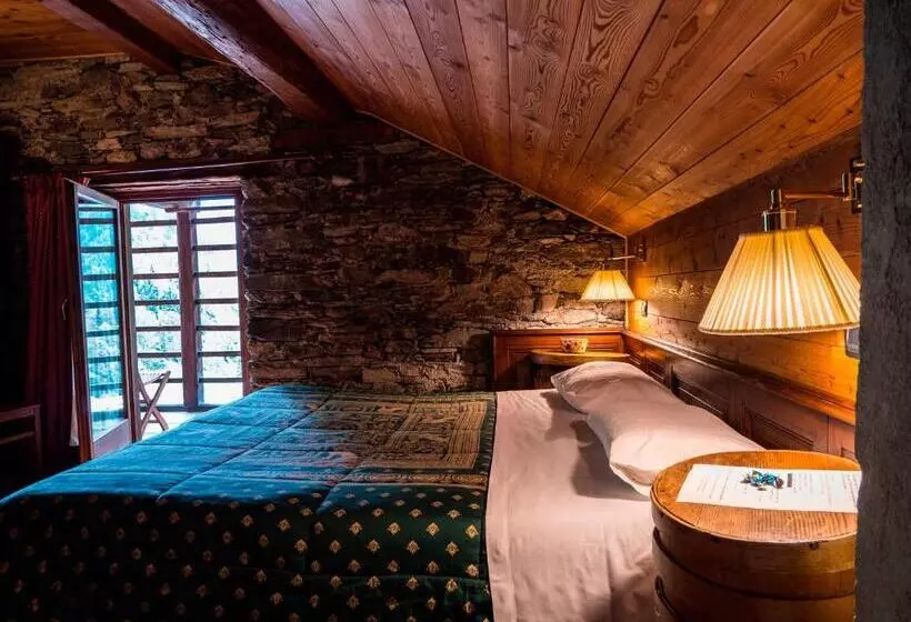 Hotelli Albergo Montagna Di Luce