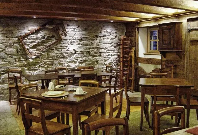 Hotelli Albergo Montagna Di Luce