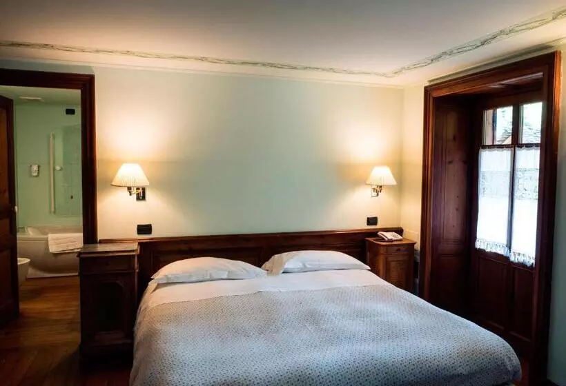 Hotelli Albergo Montagna Di Luce