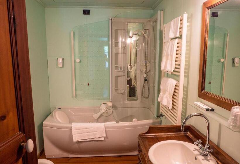 فندق Albergo Montagna Di Luce