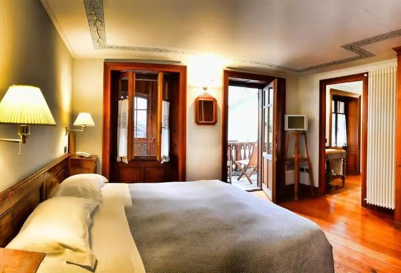 Hotelli Albergo Montagna Di Luce