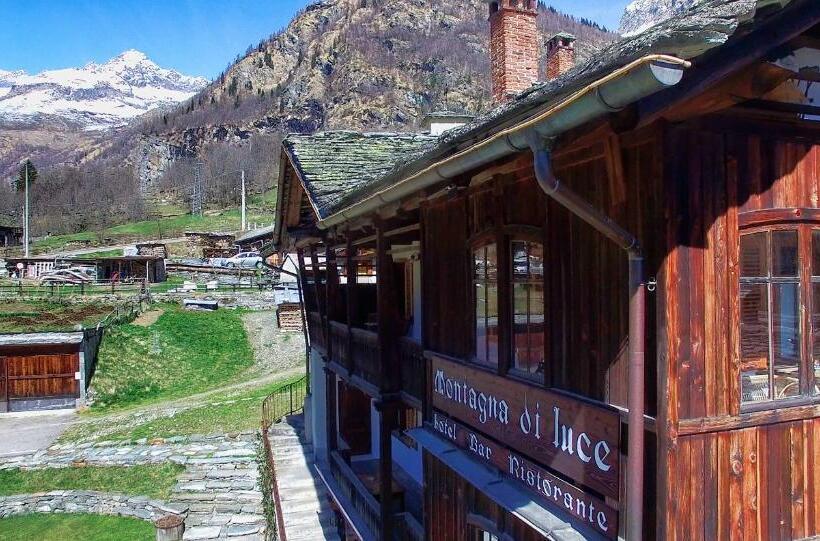 فندق Albergo Montagna Di Luce