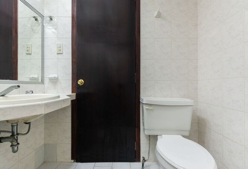 فندق OYO Casa Blanca