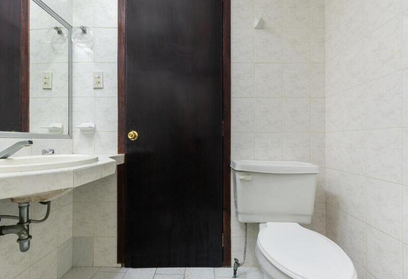 فندق OYO Casa Blanca