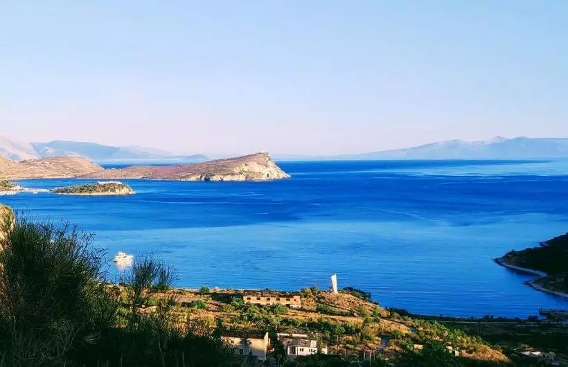 تختخواب و صبحانه On The Rocks