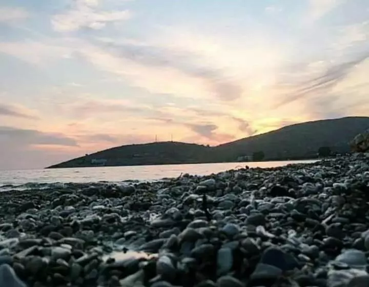 تختخواب و صبحانه On The Rocks