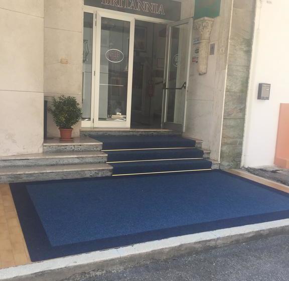 בית מלון כפרי Britannia