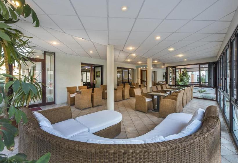 בית מלון כפרי Hollywoods