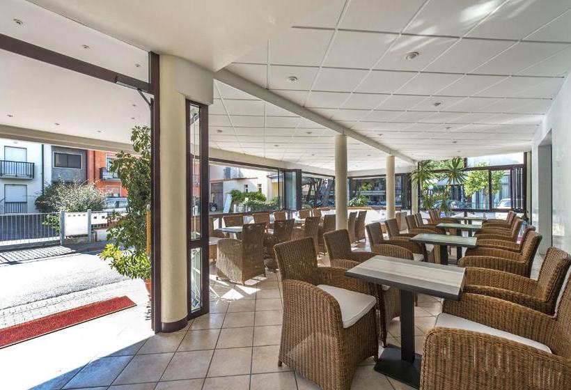 בית מלון כפרי Hollywoods