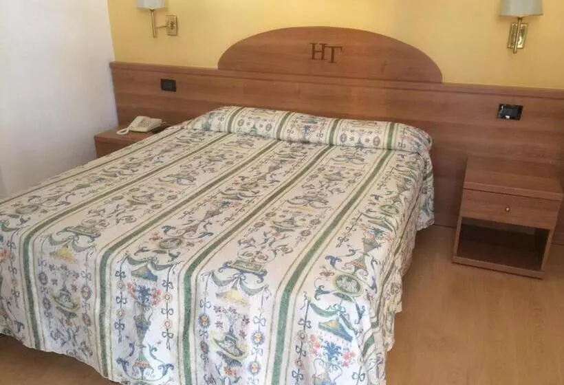 Hotel Tritone