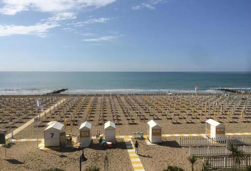 Hotel Tritone