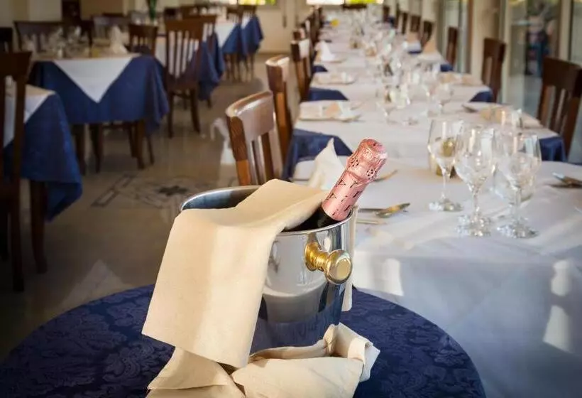 Hotel Tritone