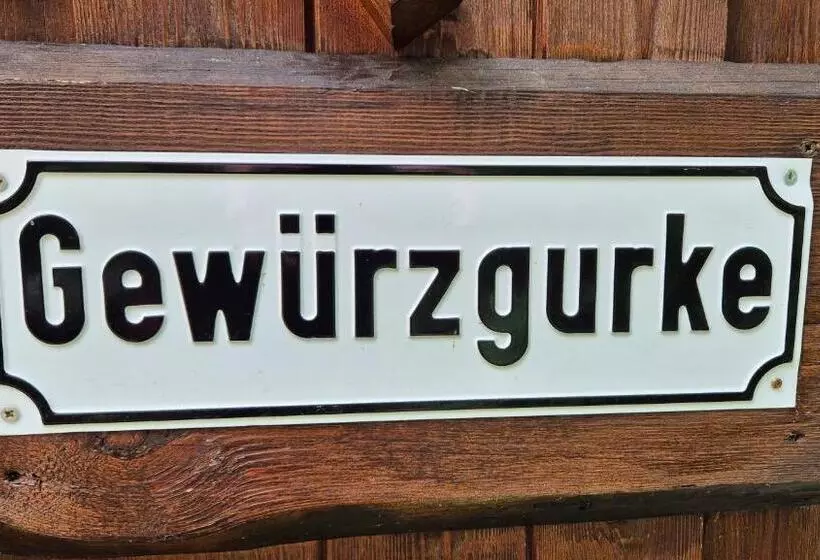 Mini Hotel übernachten Im Gurkenfass