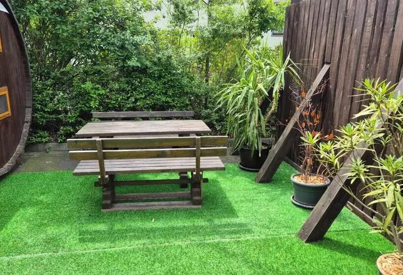 Mini Hotel übernachten Im Gurkenfass