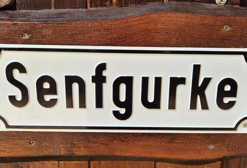 Mini Hotel übernachten Im Gurkenfass