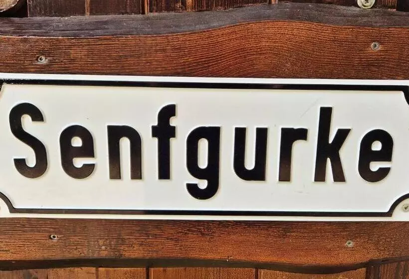 Mini Hotel übernachten Im Gurkenfass