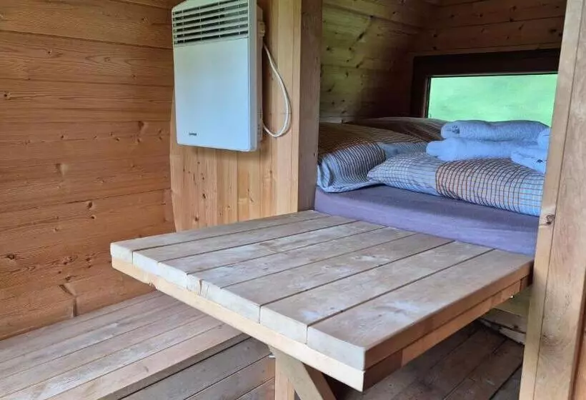 Mini Hotel übernachten Im Gurkenfass