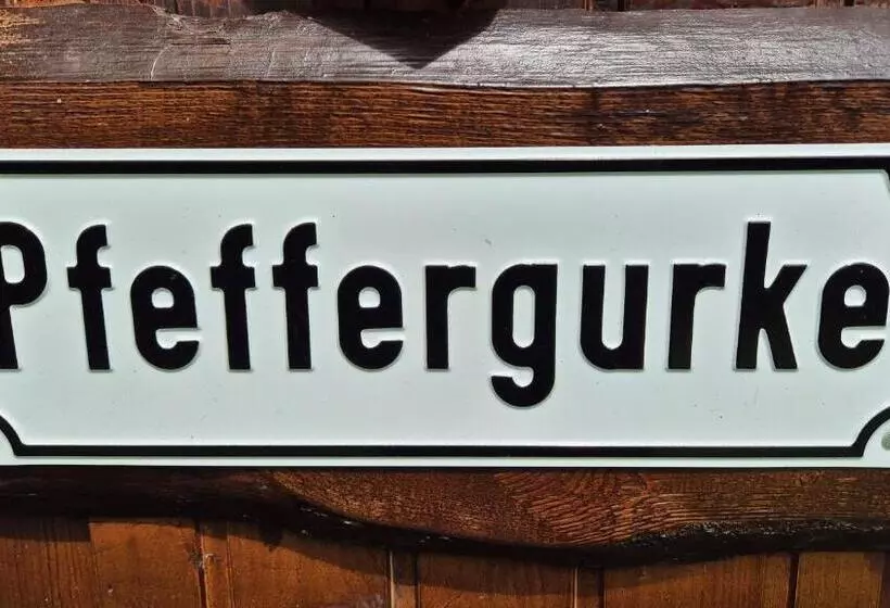 Mini Hotel übernachten Im Gurkenfass