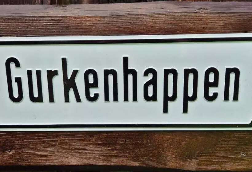 Mini Hotel übernachten Im Gurkenfass