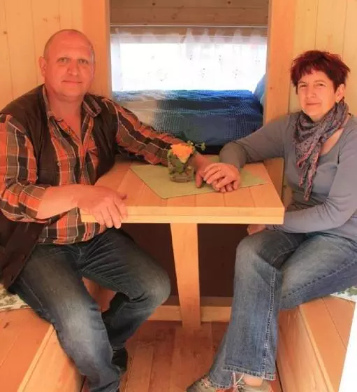 Mini Hotel übernachten Im Gurkenfass