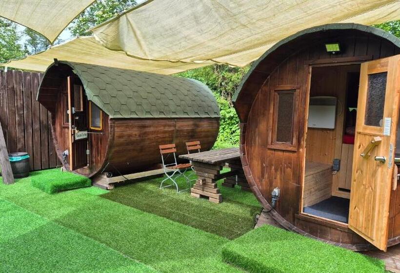 Mini Hotel übernachten Im Gurkenfass