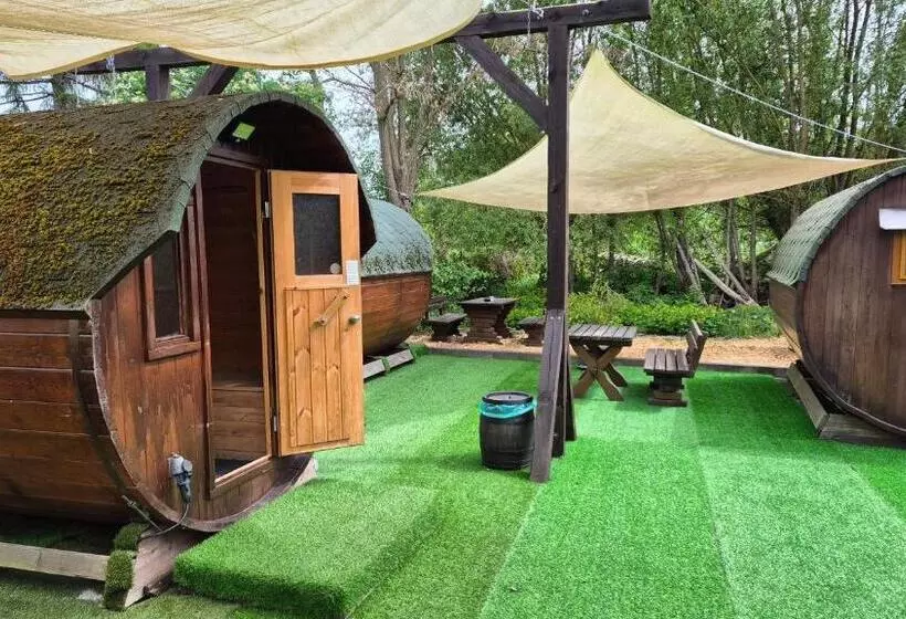 Mini Hotel übernachten Im Gurkenfass