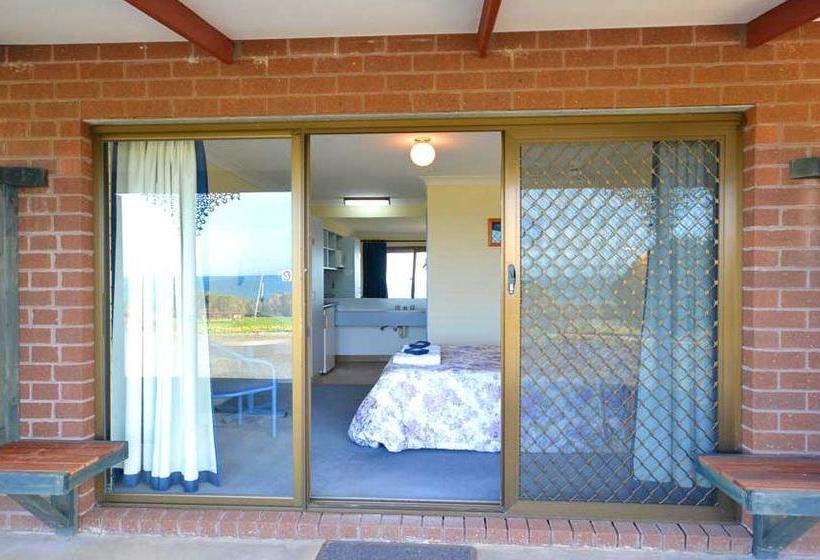 Skenes Creek Lodge Motel And Restaurant