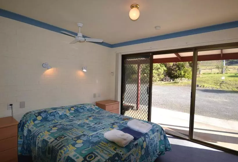 Skenes Creek Lodge Motel And Restaurant