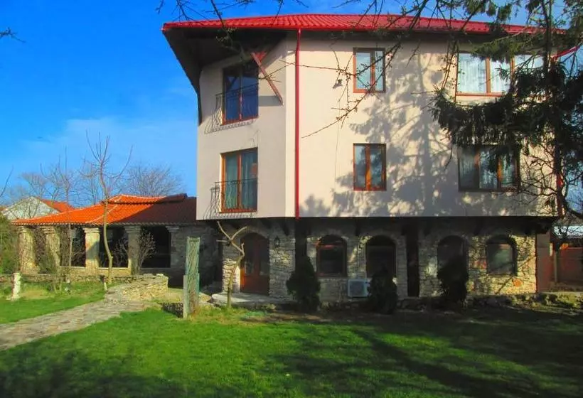 تختخواب و صبحانه Vamabel House