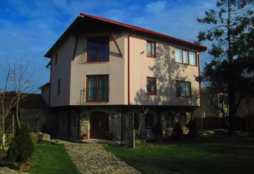 تختخواب و صبحانه Vamabel House