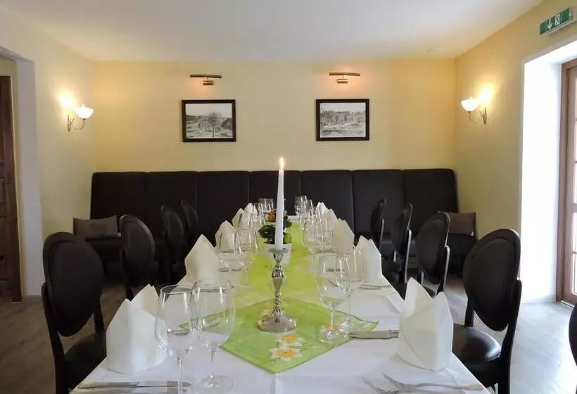 Hotelli Zum Herrenhaus