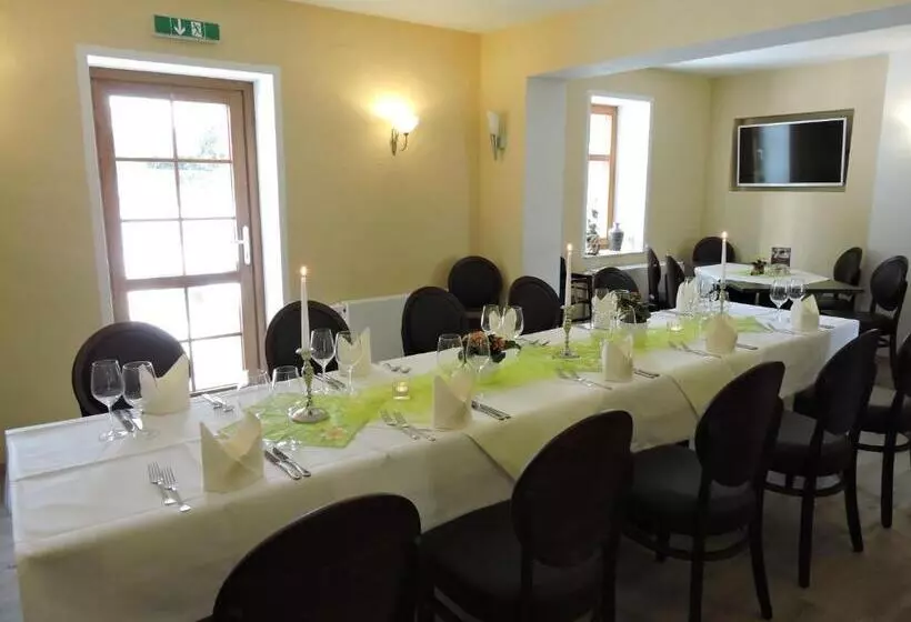 Hotelli Zum Herrenhaus