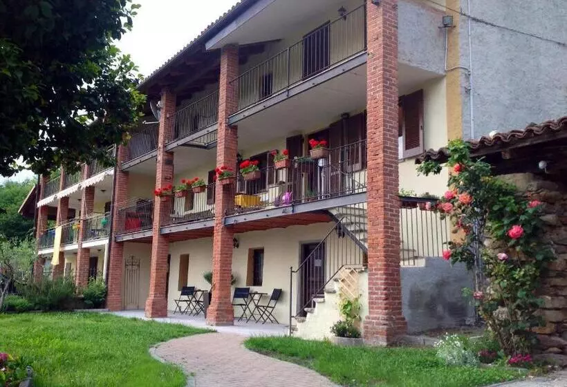Aamiaismajoitus (B&B) Cascina Brunod