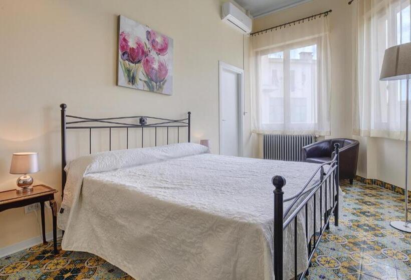 تختخواب و صبحانه Sette Note Guest House