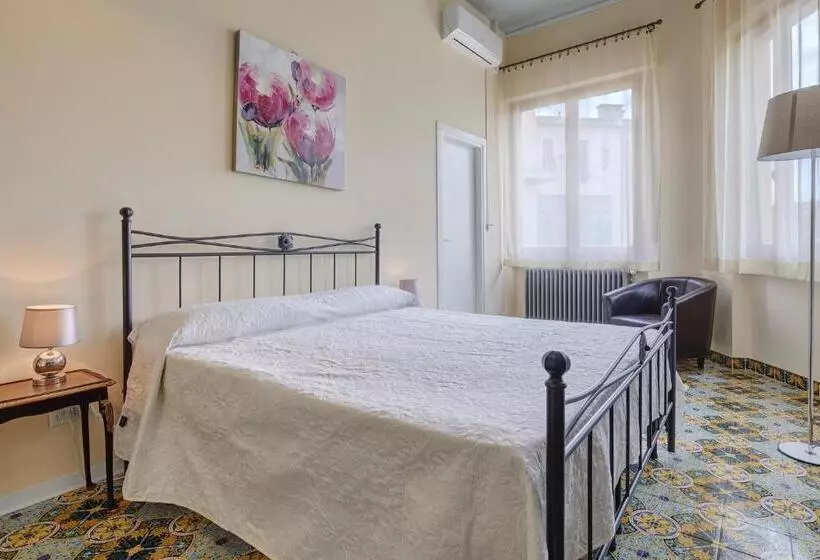 تختخواب و صبحانه Sette Note Guest House