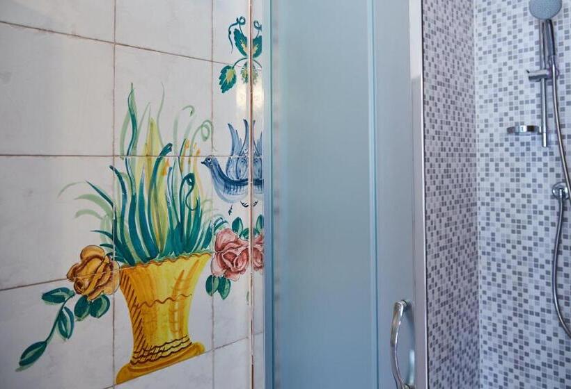 تختخواب و صبحانه Sette Note Guest House